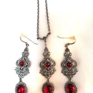 Elegant silver and ruby colored costume Jewelry Set